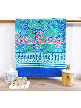 EUC Lilly Pulitzer Keeping It Real Green Cabana Towel